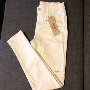 NWT Levi’s white High Rise Skinny 28x32